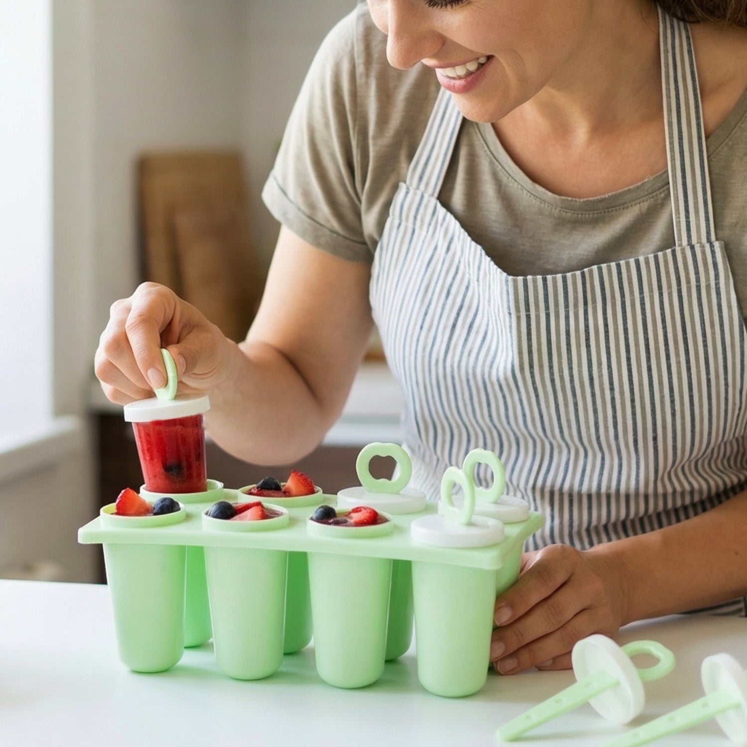 Prexo Plastic Ice Cream Popsicle Maker (8 Pc Set) 3 Prexo Plastic Ice Cream Popsicle Maker (8 Pc Set) - Image 3